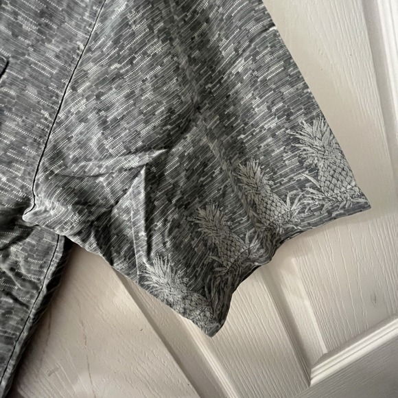 Tommy Bahama Hawaiian Shirt Men's L Pineapple 100% Silk Geometric Golf Camp - Picture 8 of 9